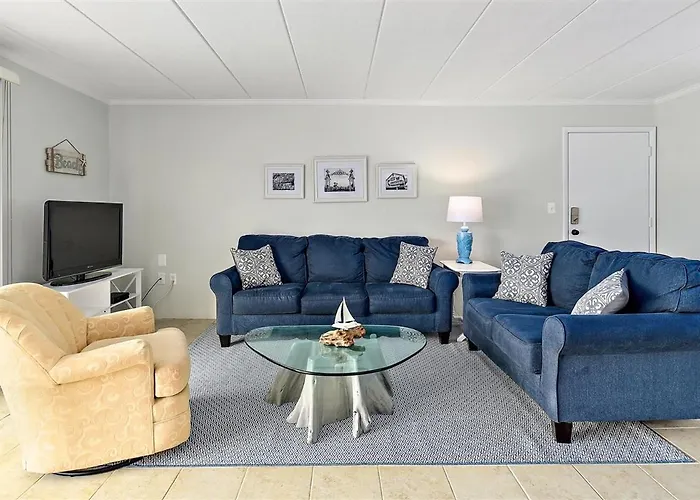 2 Bedroom 60th Street Oceanside Just Steps To The Beach! *
