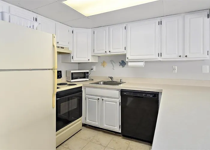 2 Bedroom 60th Street Oceanside Just Steps To The Beach! *