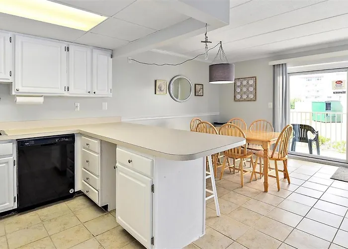 2 Bedroom 60th Street Oceanside Just Steps To The Beach! Holiday home Ocean City