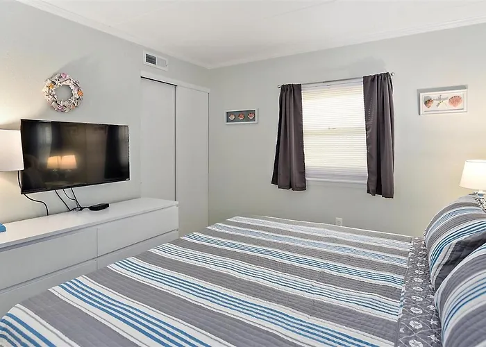 Holiday home 2 Bedroom 60th Street Oceanside Just Steps To The Beach! Ocean City