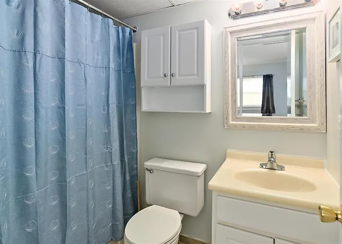 2 Bedroom 60th Street Oceanside Just Steps To The Beach!