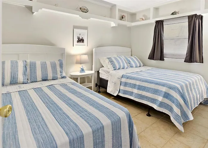 2 Bedroom 60th Street Oceanside Just Steps To The Beach! Holiday home