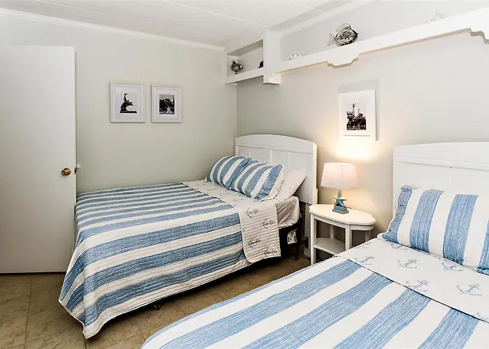 2 Bedroom 60th Street Oceanside Just Steps To The Beach! *
