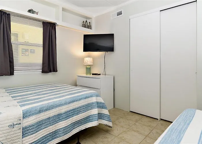 2 Bedroom 60th Street Oceanside Just Steps To The Beach!