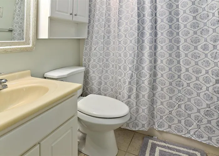 2 Bedroom 60th Street Oceanside Just Steps To The Beach! *